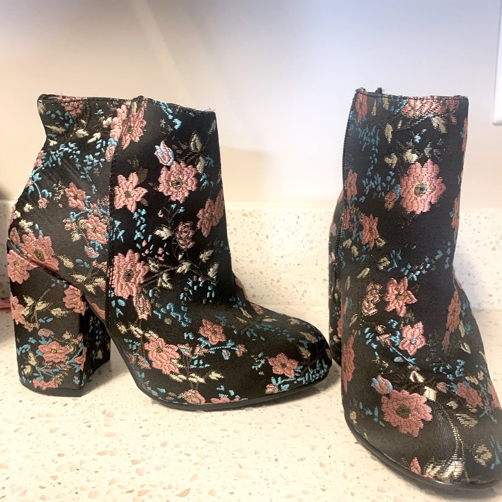 Torrid ankle boots, size 7.5